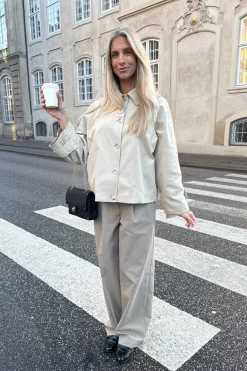 Avaic Short Trenchcoat A23824