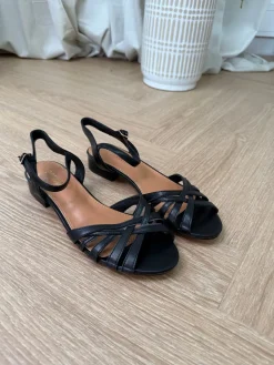 Blgeranium Sandals