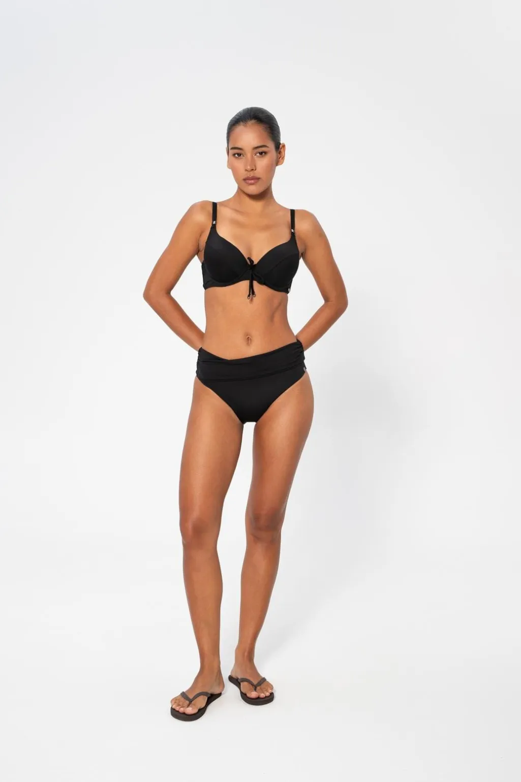 Chara Solid Bottom Bikini Bottom Pews2137