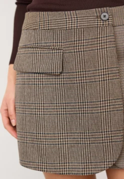 Veyacc Check Wrap Skort 500141